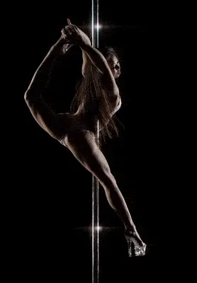 Stunning women modeling in exclusive live sex webcam shows on Free6